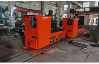 寧夏客戶采購(gòu)的5噸蓄電池湘潭電機(jī)車發(fā)貨