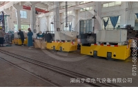 山西一批定制型湘潭2.5噸鋰電池電機(jī)車及配件出口海外